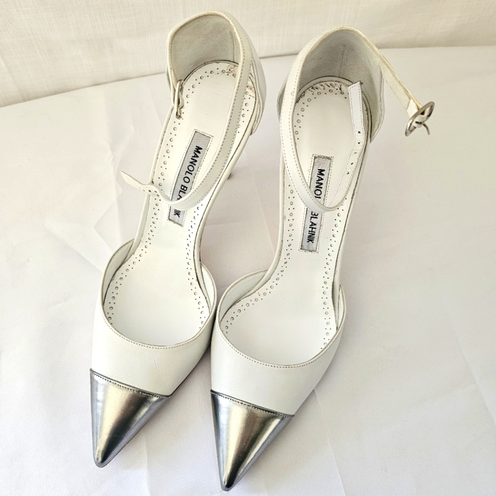 Manolo Blahnik Trova Cap-Toe Leather 105mm Ankle-Wrap Pumps - Picture 3 of 12